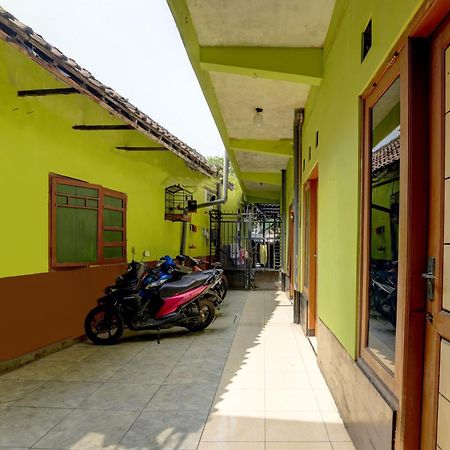 Oyo Life 92840 Wisma Morricco Jombang Buitenkant foto