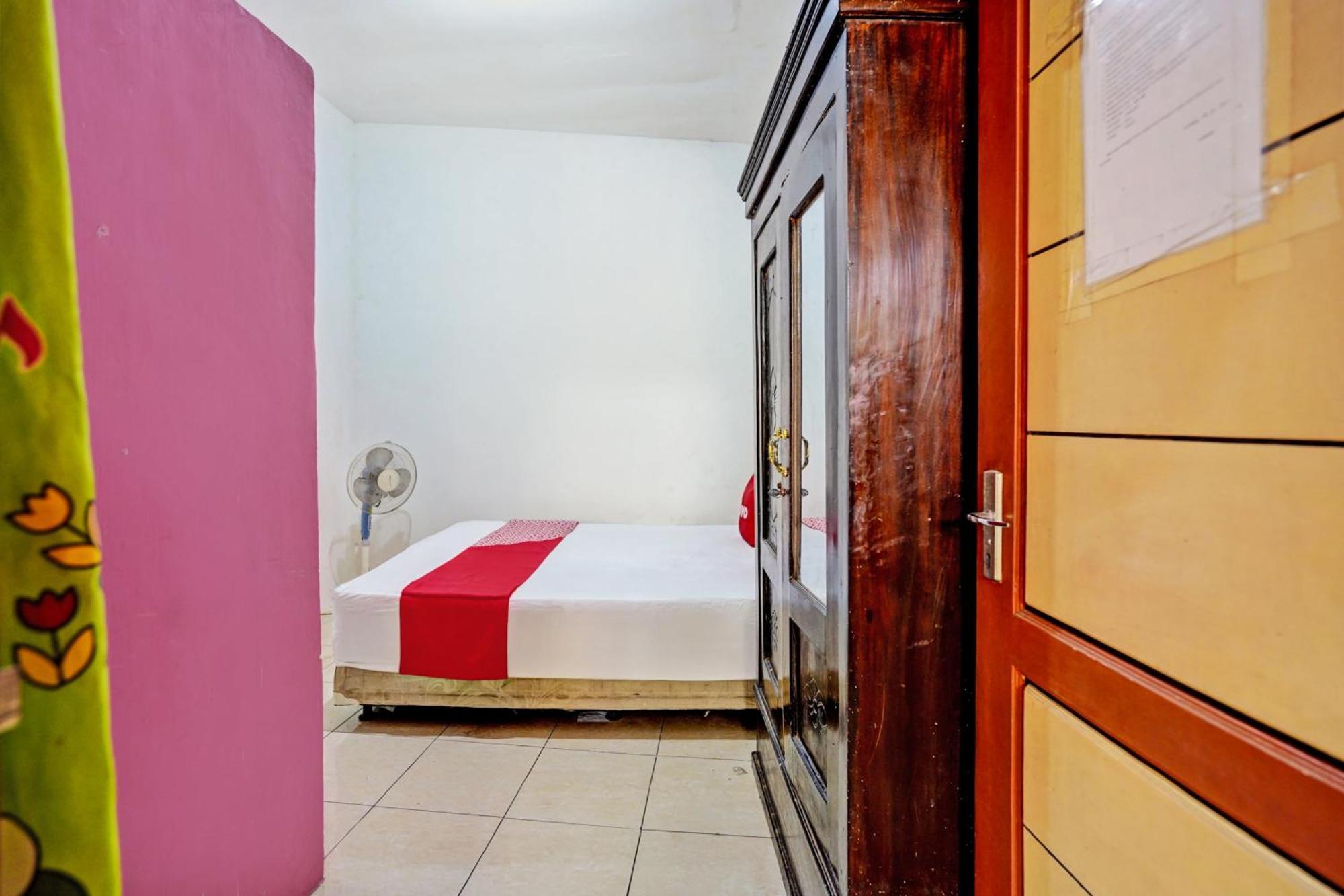 Oyo Life 92840 Wisma Morricco Jombang Buitenkant foto