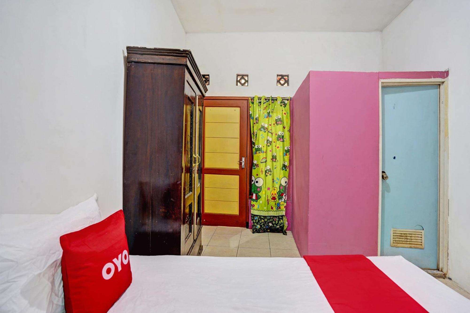 Oyo Life 92840 Wisma Morricco Jombang Buitenkant foto