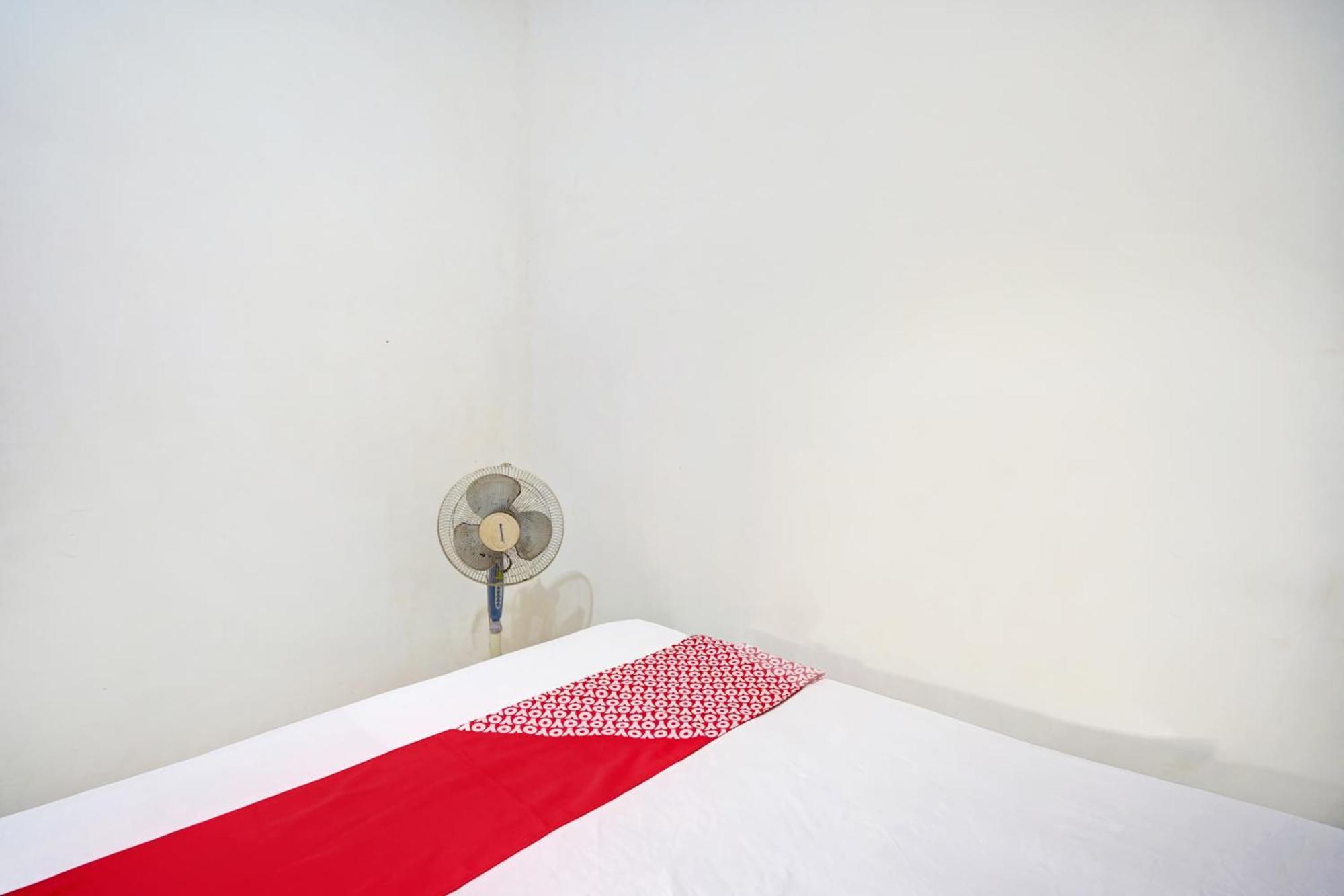 Oyo Life 92840 Wisma Morricco Jombang Buitenkant foto