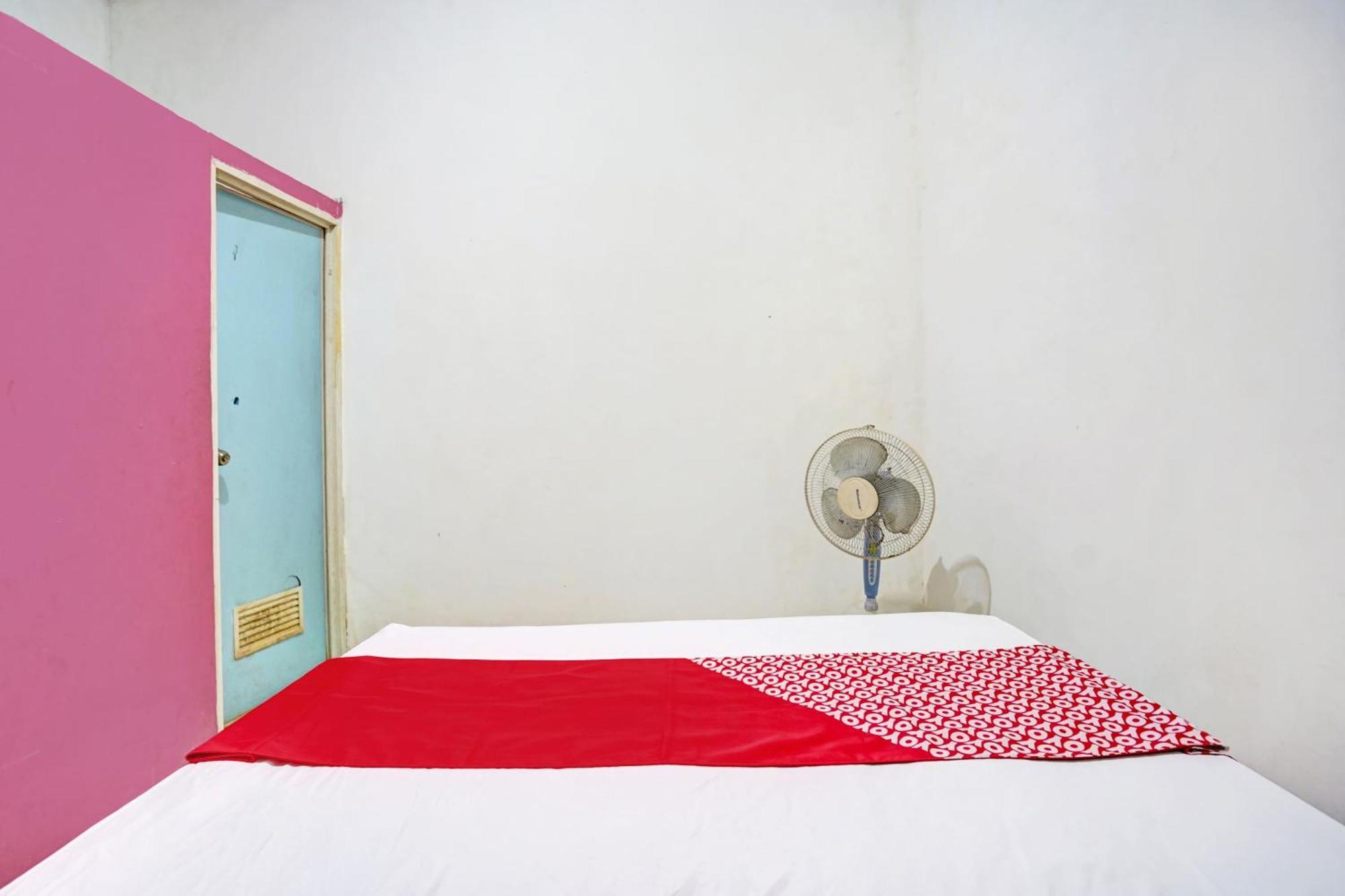 Oyo Life 92840 Wisma Morricco Jombang Buitenkant foto