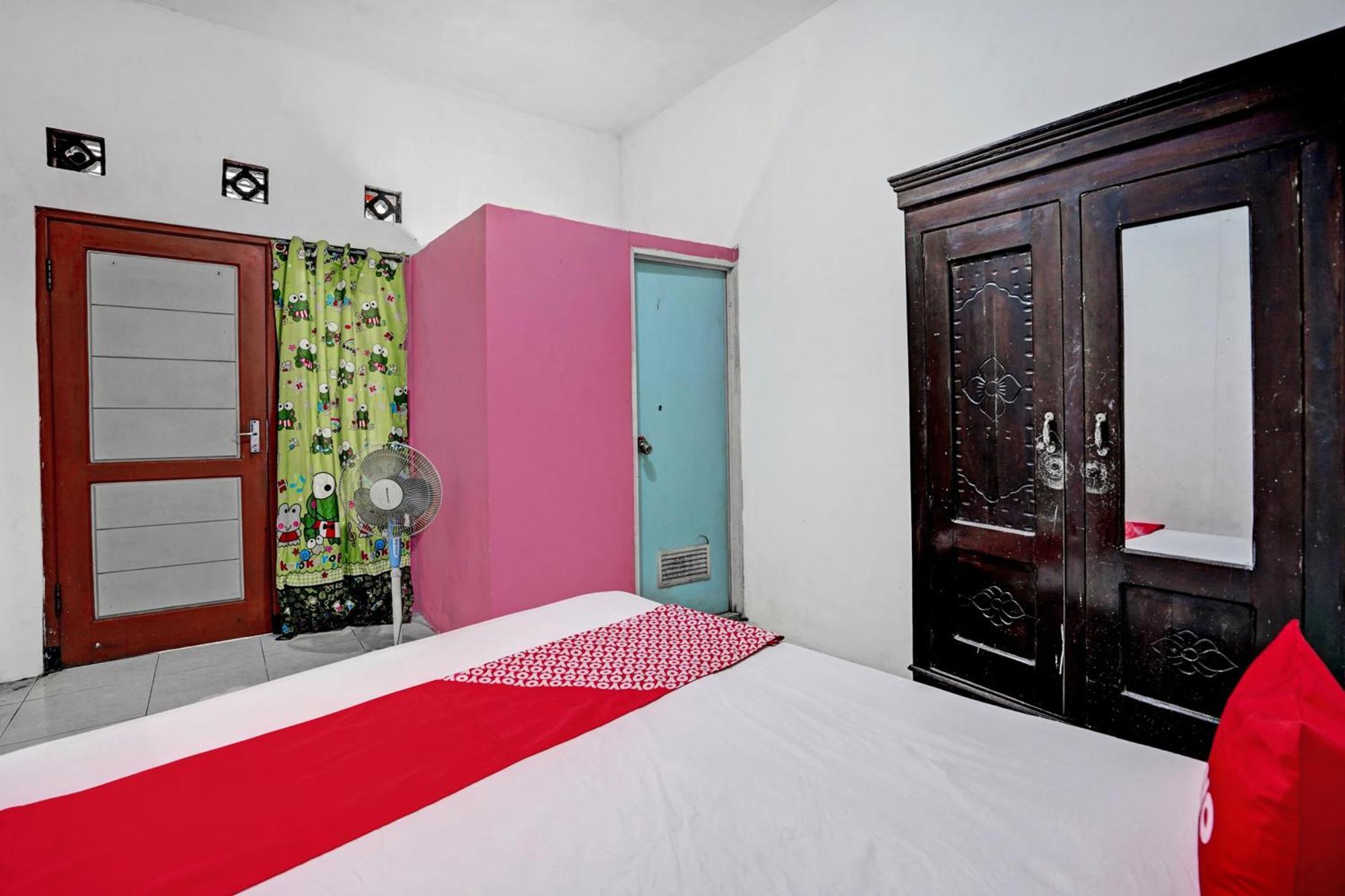 Oyo Life 92840 Wisma Morricco Jombang Buitenkant foto